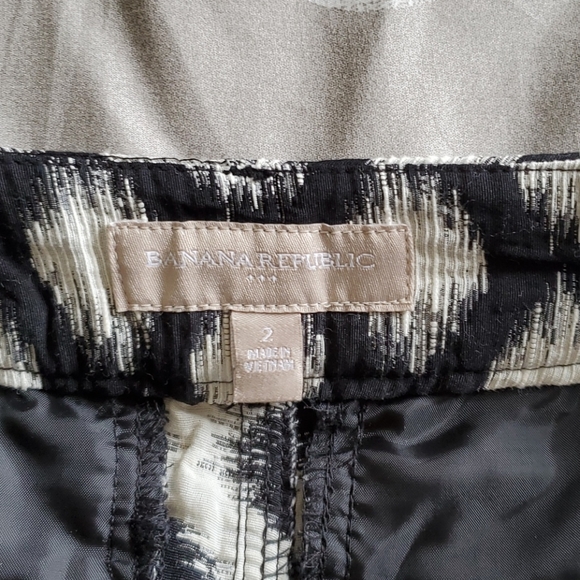 Banana Republic shorts - Picture 2 of 4